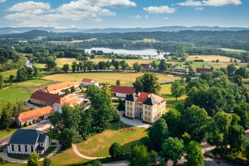 Pałac był na granicy ruiny. Dziś jest jedną z pereł Dolnego Śląska