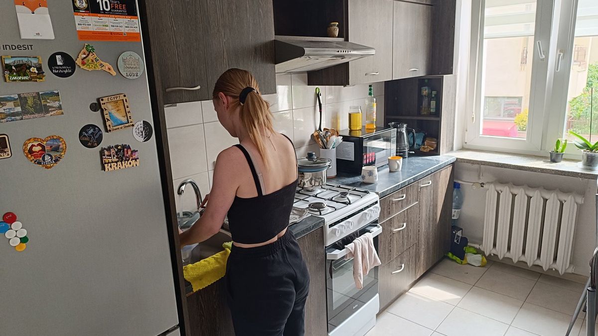 Klara w mieszkaniu użyczonym 