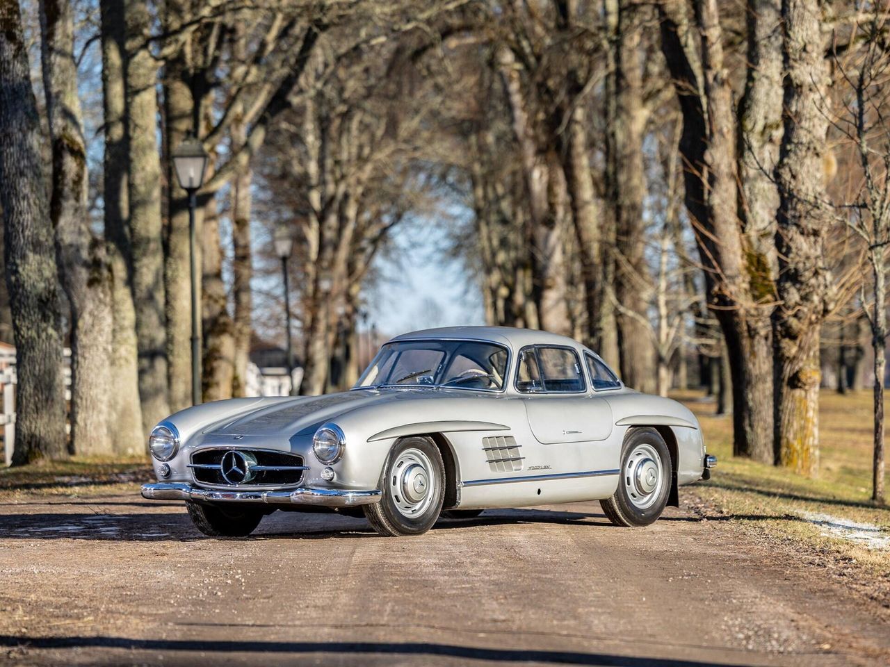 W kolekcji są takie perełki jak Mercedes-Benz 300 SL Gullwing z 1955 r.