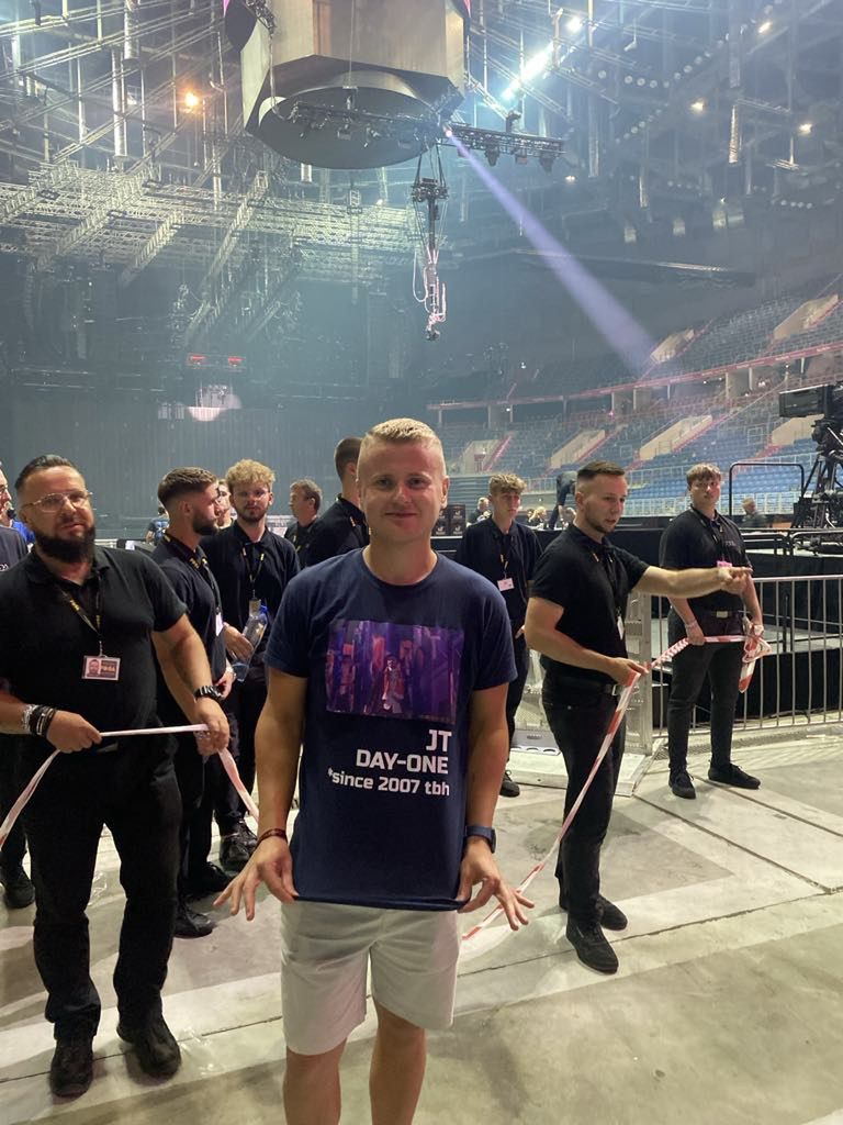 Paweł Jeliński zaskoczył pomysłem z koszulką i szalikiem 