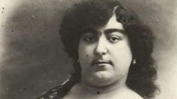 Zahra Khanom Tadj es-Saltaneh