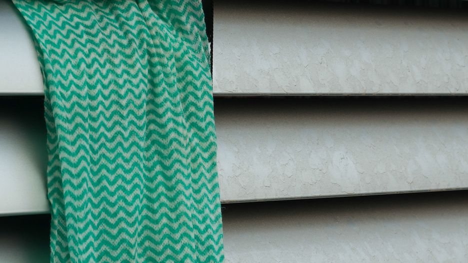 Prosty sposób na wyczyszczenie żaluzji