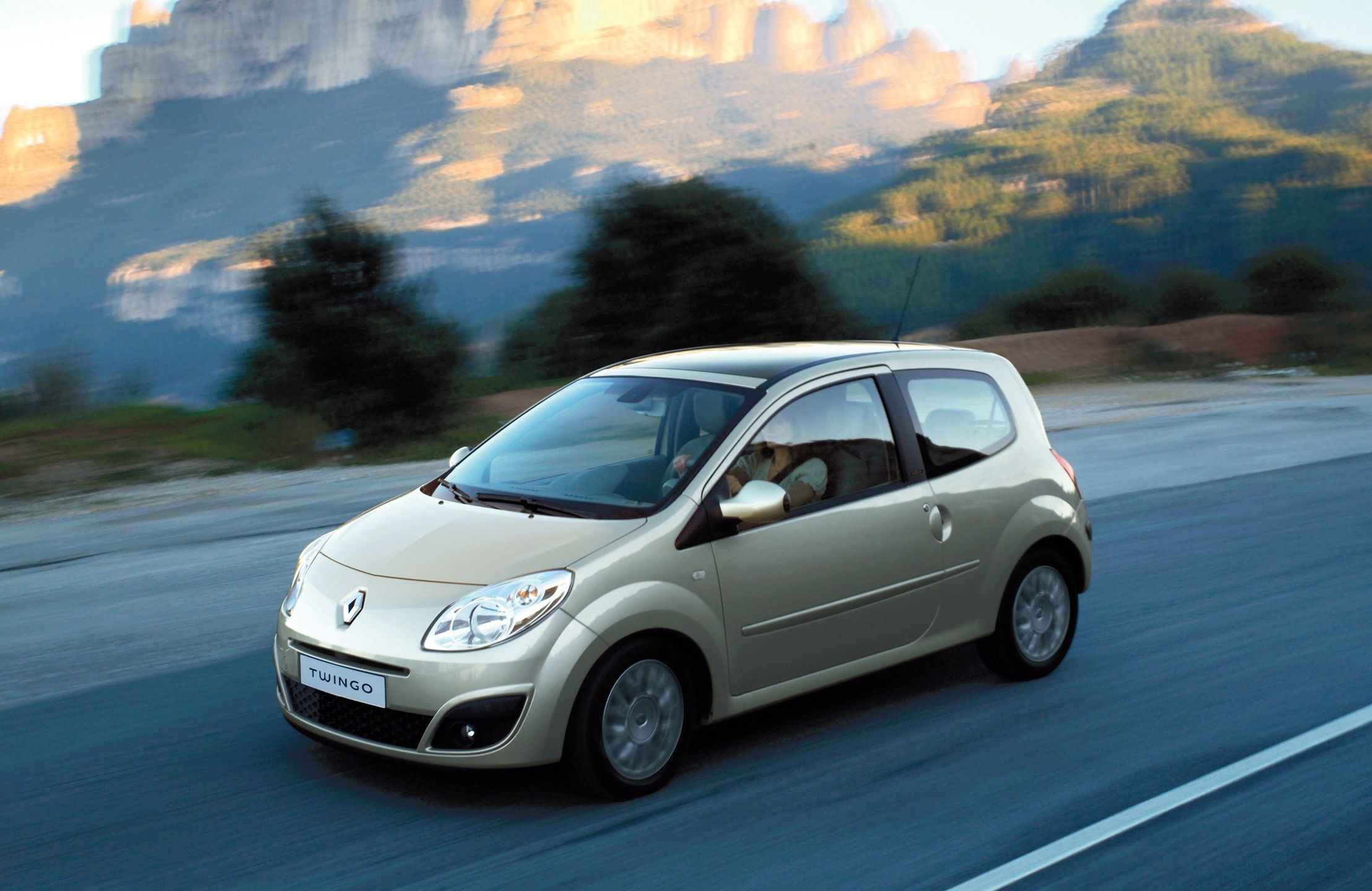 Renault Clio to oczywisty model, ale mało kto pamięta o istnieniu Twingo.