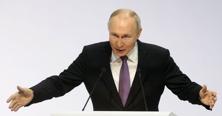 Rosyjska ropa wpływa do Europy poprzez "lukę rafineryjną". Putin śmieje się sankcjom w twarz