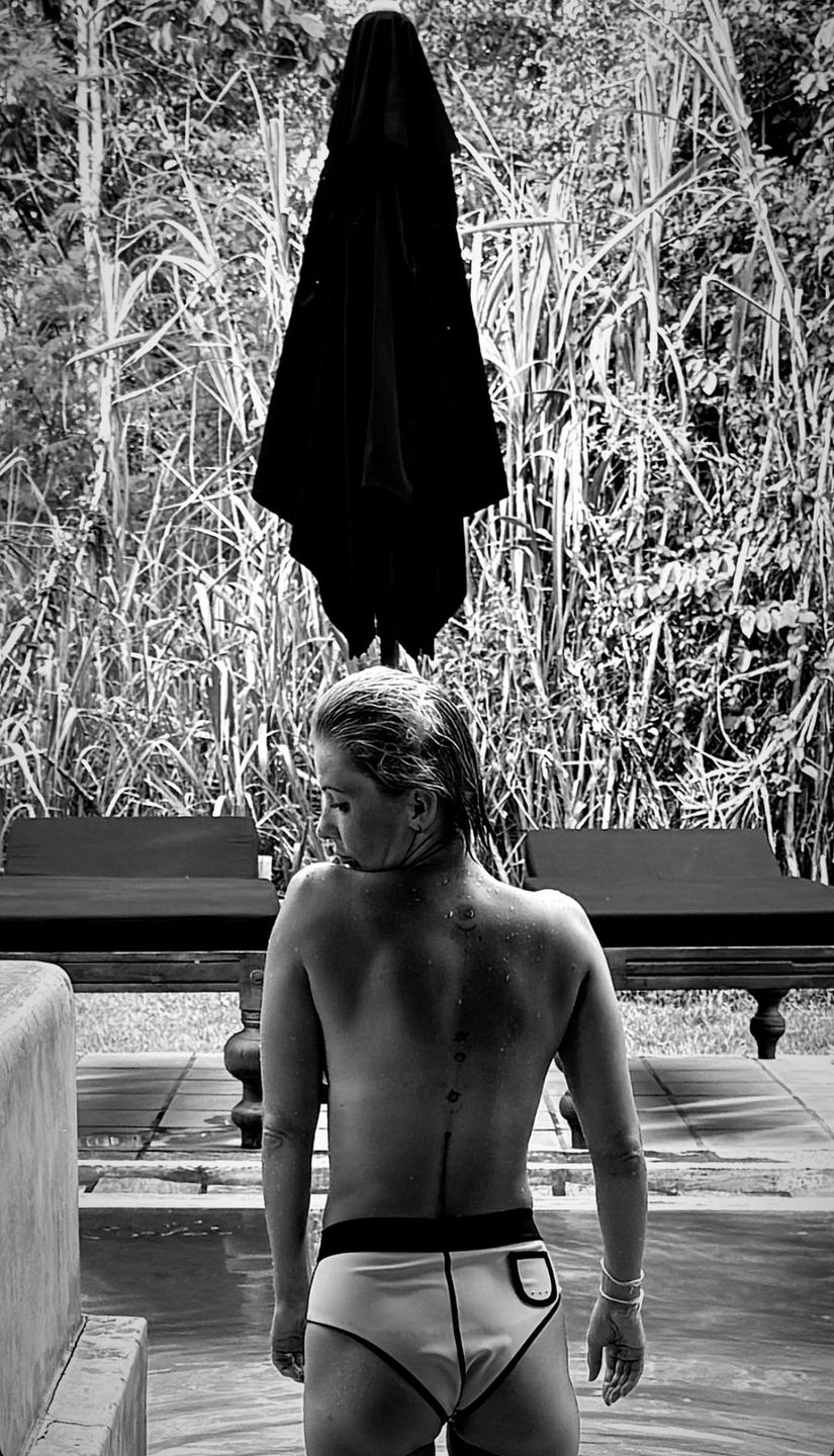 Edyta Edyta Pazura pozuje topless na Sri Lance