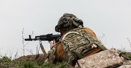Austriacy omijają sankcje. Wysyłają Rosjanom snajperskie lunety