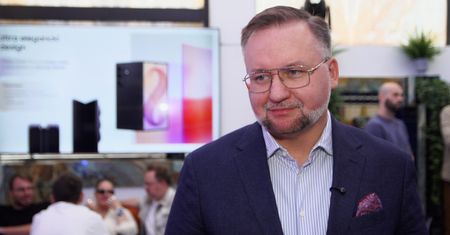 Kategoria składanych smartfonów rośnie szybciej niż cały rynek. Napędzają ją większe ekrany i nowe formy urządzeń