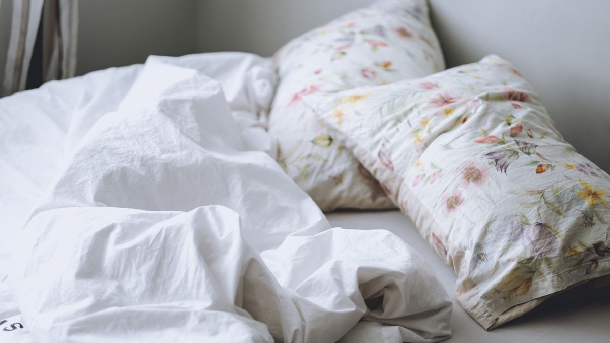Gdy wietrzenie pościeli nie wchodzi w grę, sięgnij po trik.