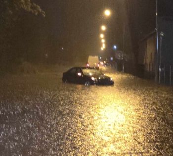 Nawałnice nad Mazowszem. Zalane drogi, powalone drzewa, uszkodzone dachy