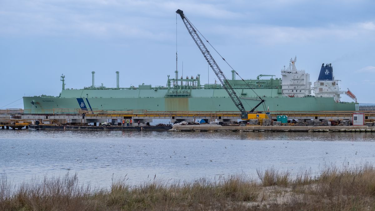 Swinoujscie .02.05.2022. Terminal regazyfikacyjny, terminal LNG, gazoport. n/z rozladunek gazowca BW Magnolia.