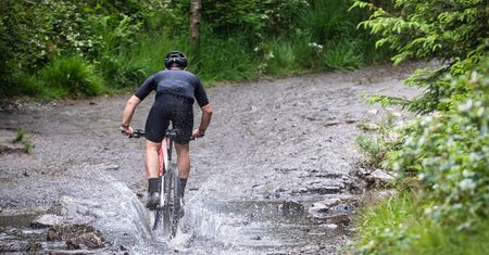 Wykorzystaj końcówkę lata – rowery górskie idealne na sierpniowe wyprawy