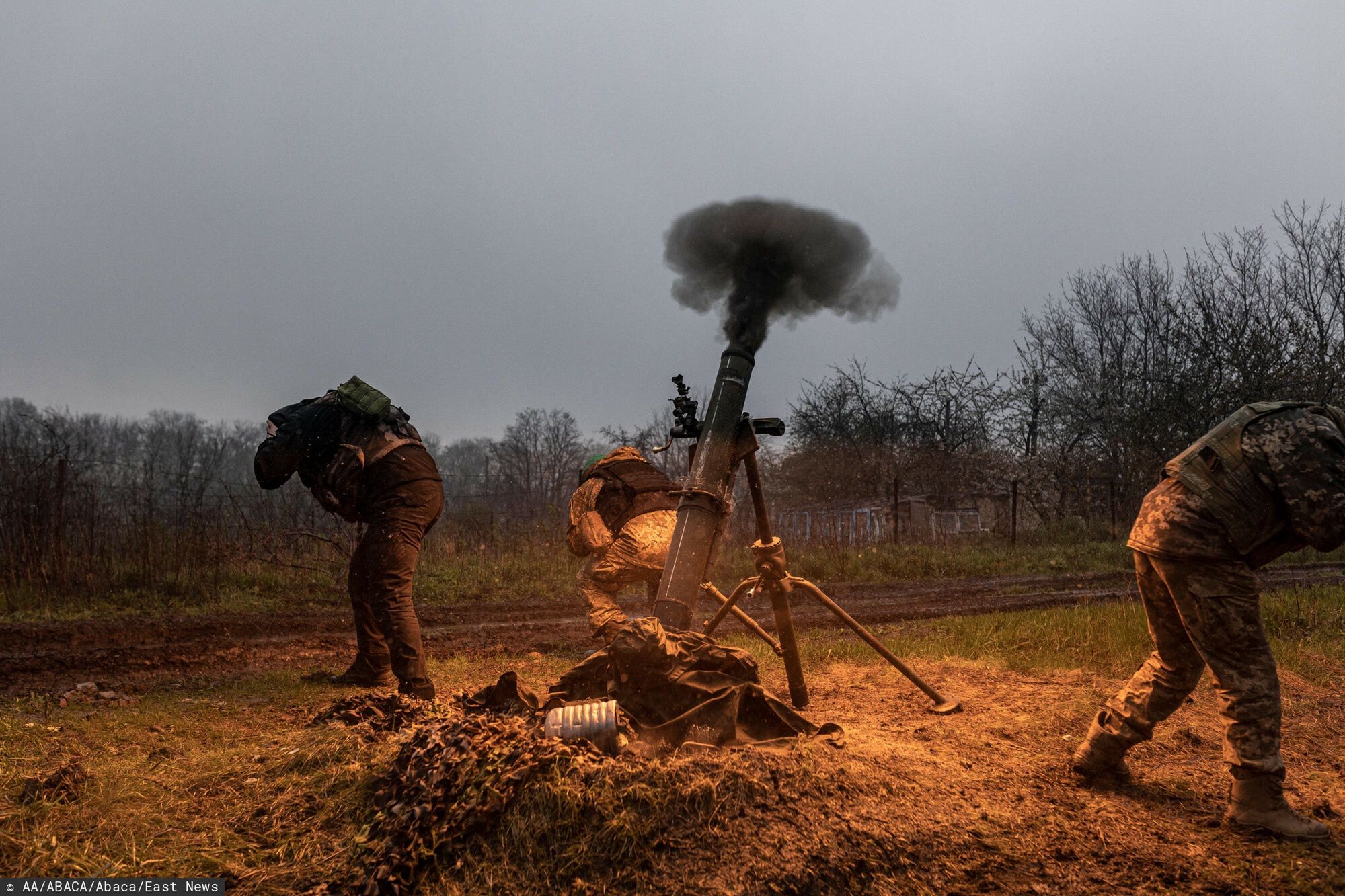 Ukraina - arch 2
DONETSK OBLAST, UKRAINE - APRIL 20: Ukrainian soldiers of the 57th Brigade fire a mortar in the direction of Bakhmut, in Donetsk Oblast, Ukraine on April 20, 2023. Diego Herrera Carcedo / Anadolu Agency/ABACAPRESS.COM
AA/ABACA