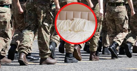 Obudził się przy koleżance. Szok, jak zachował się brytyjski żołnierz
