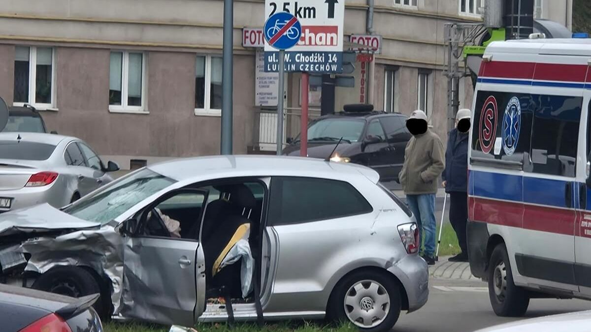 Zderzenie volkswagena z BMW na rondzie Mohyły w Lublinie