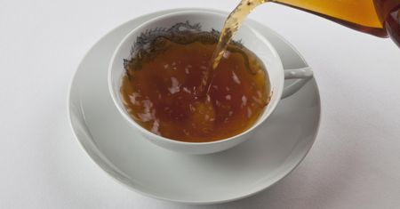 Najgorszy rodzaj herbaty. Może uszkodzić wątrobę, jelita i mózg, zagraża bezpieczeństwu ciąży