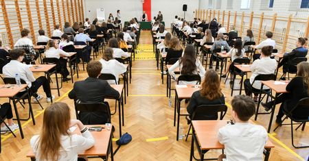 Ile trwa egzamin ósmoklasisty? Uczniowie rozpoczęli zmagania z arkuszami