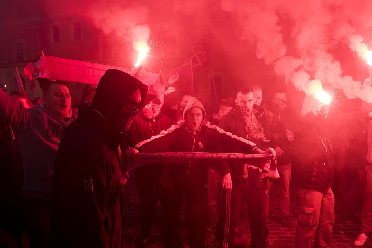 Świetnie odwzorowane kolory, szybkość autofocusu i 8 kl./s dały mi komfort pracy w trakcie dynamicznych momentów manifestacji.