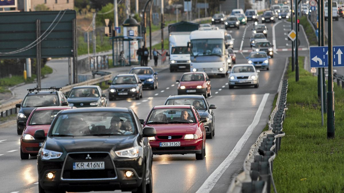 Powroty polakow po dlugim weekendzie do Krakowa
05.05.2013 Libertow k/ Krakowa . Powroty polakow po dlugim weekendzie majowym .
Fot. Jakub Ociepa / Agencja Wyborcza.pl
fot. Jakub Ociepa / Agencja Wyborcza.pl
ludzie, tlum, podrozni, samochod, zakopianka, zakopianska, /FR/