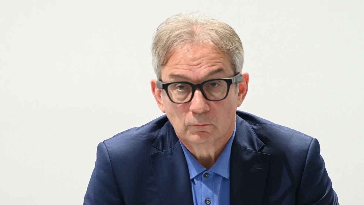 Prezes banku Pekao Cezary Stypułkowski