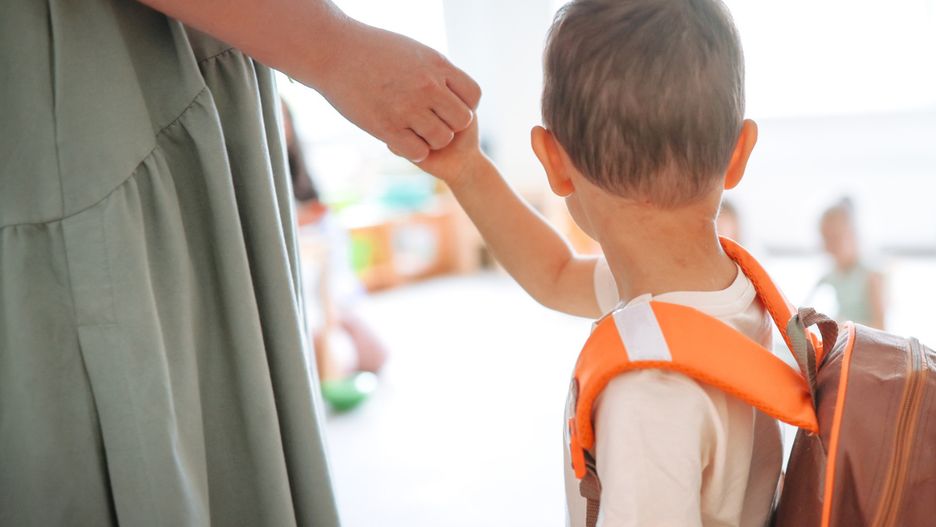 Skrytykowała przedszkole syna. Placówka zapowiada "podjęcie kroków"