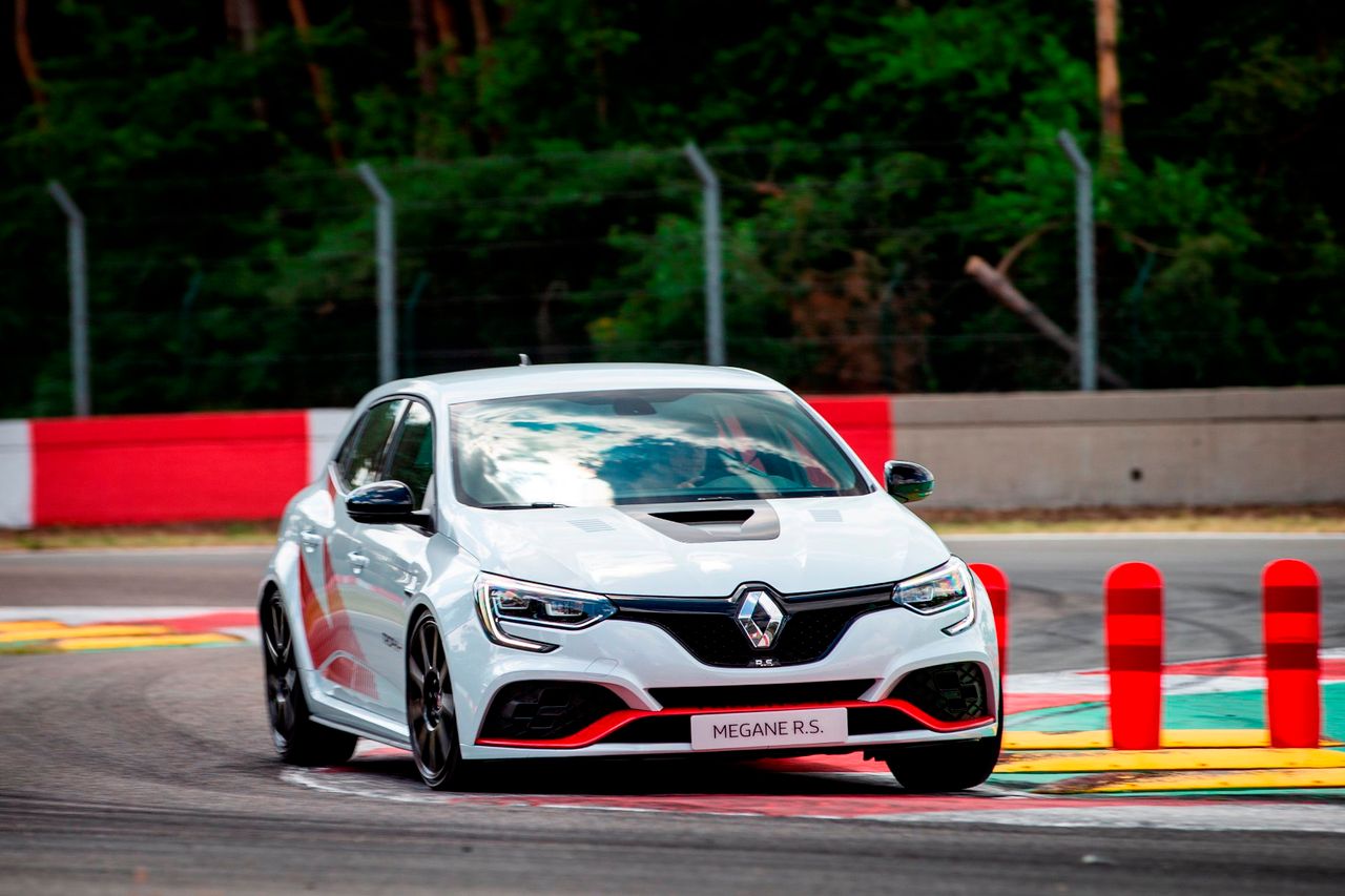 Cena Renault Megane R.S. Trophy-R powala. To najdroższe auto w swojej klasie