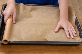 Kiedy papier do pieczenia truje? Sprawdź, zanim włączysz piekarnik