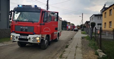 Mysłowice. Pożar domu. W środku butle z gazem, ranne dwie osoby
