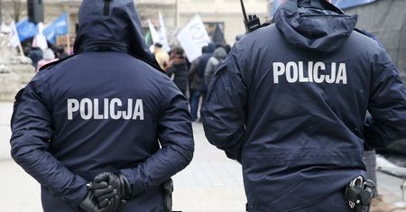 Pobił 77-letnią matkę. To jednak było dla niego mało