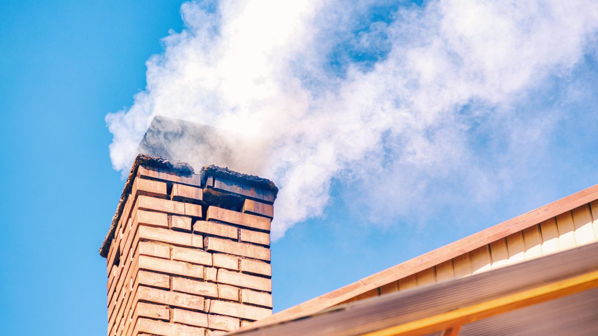 Jak zapobiegać wykwitom z komina?