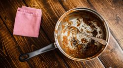 Sposoby na wyczyszczenie przypalonego garnka. Będzie jak nowy