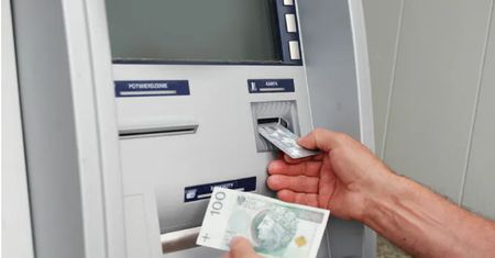 Banki ostrzegają klientów. Apelują ws. gotówki