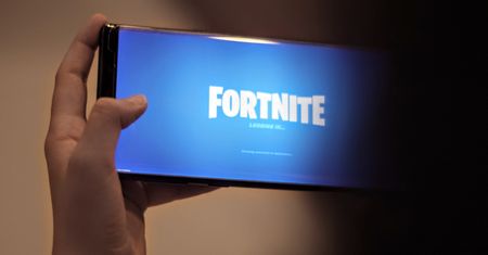 Google pozywa Epic Games. Poszło o płatności w Fortnite