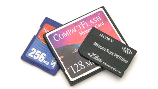 A jakie karty pamięci obsługuje ta komórka? 1