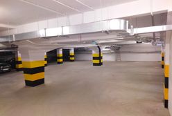 Warszawa. Podziemne garaże w przedwojennych kamienicach