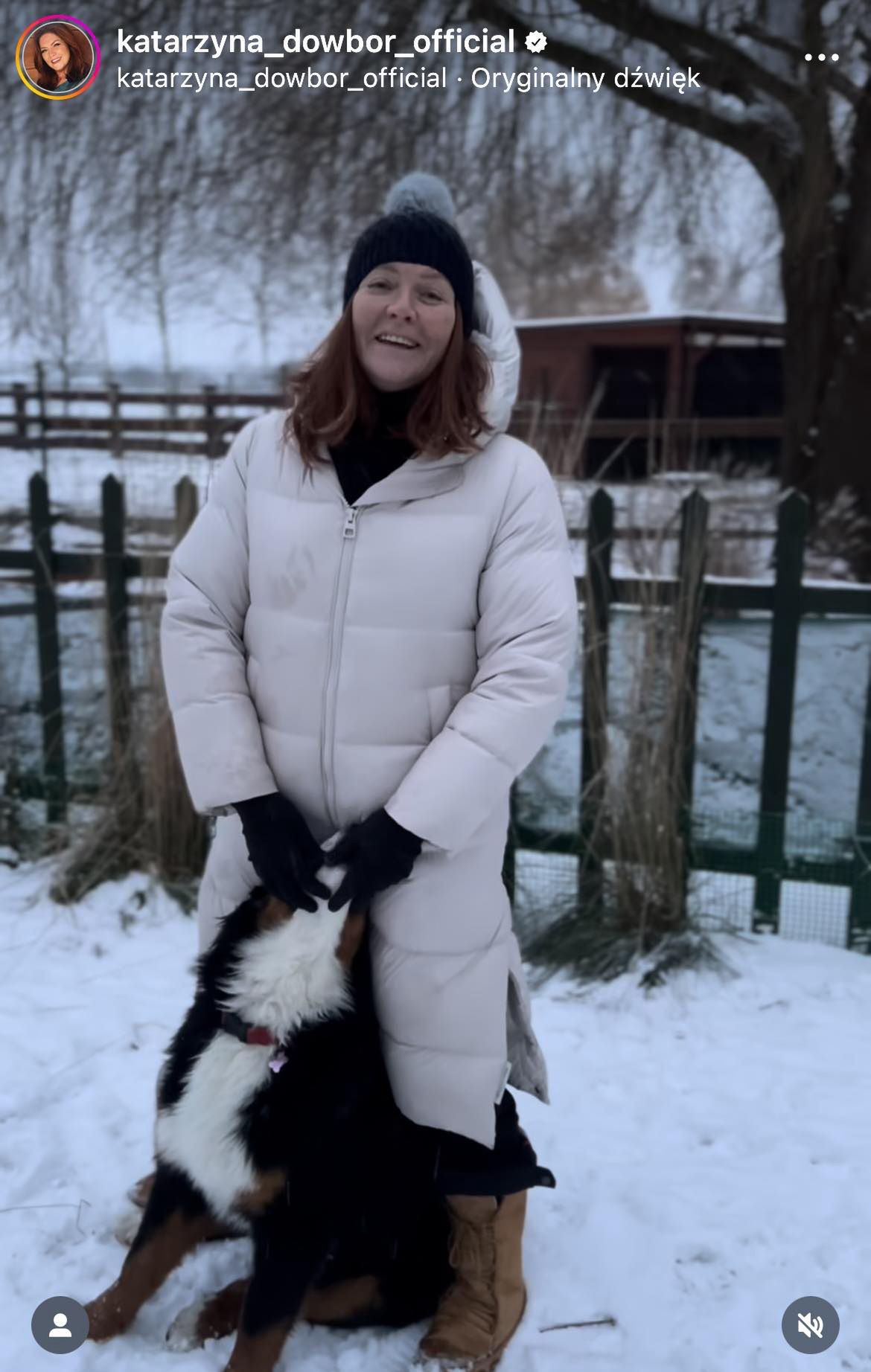 Katarzyna Dowbor wybrała jasny płaszcz puchowy 