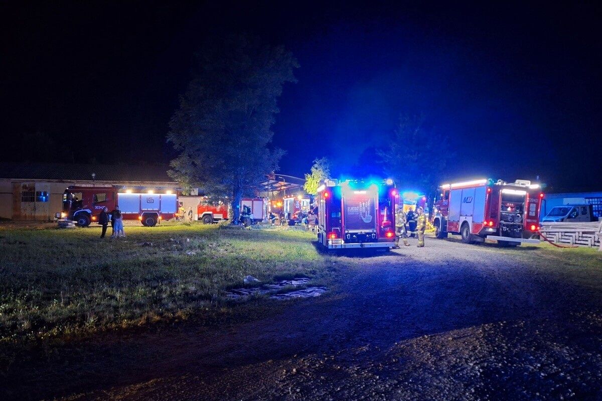 Nocny pożar hali w Garbowie