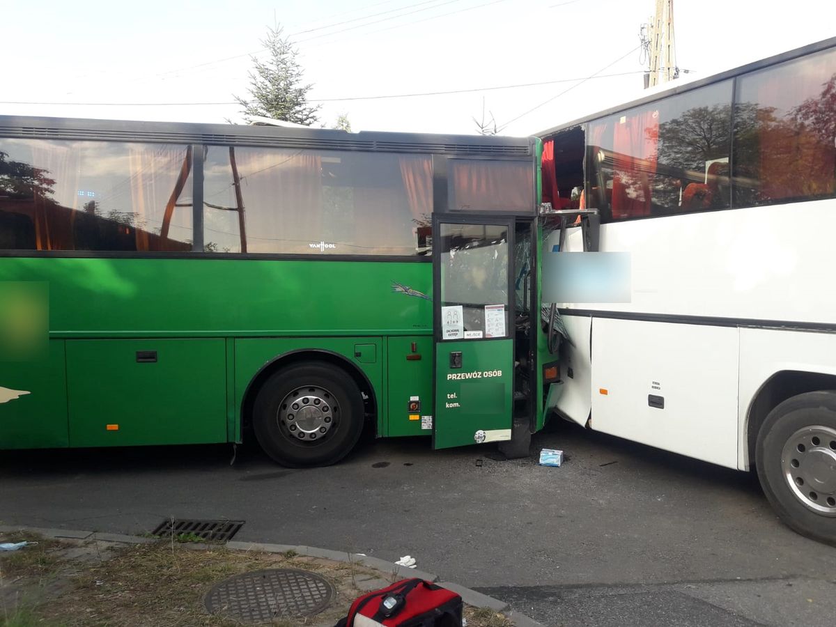 Śląskie. Do zderzenia autobusów doszło w miejscowości Panki. 