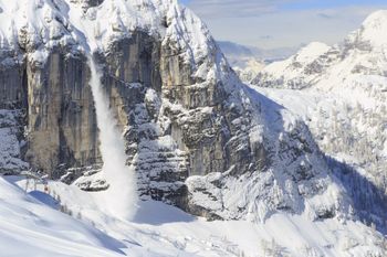Dramat na stokach Dolomitów. Seria lawin i apel ratowników
