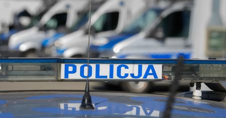 Ruszył z nożem na policjantów. Tragiczny finał akcji w Nowym Sączu