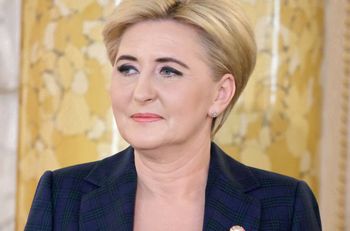 Agata Duda na pożegnaniu w ogrodzie. Wybrała najmodniejszy kolor
