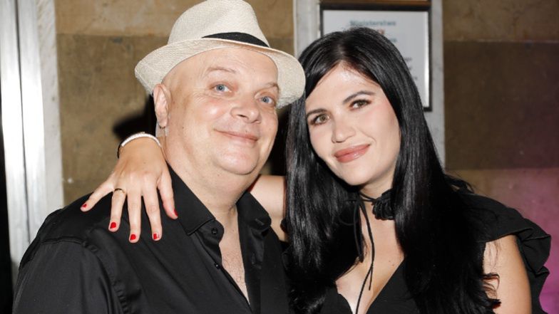 Krzysztof Skiba z młodszą żoną Karoliną