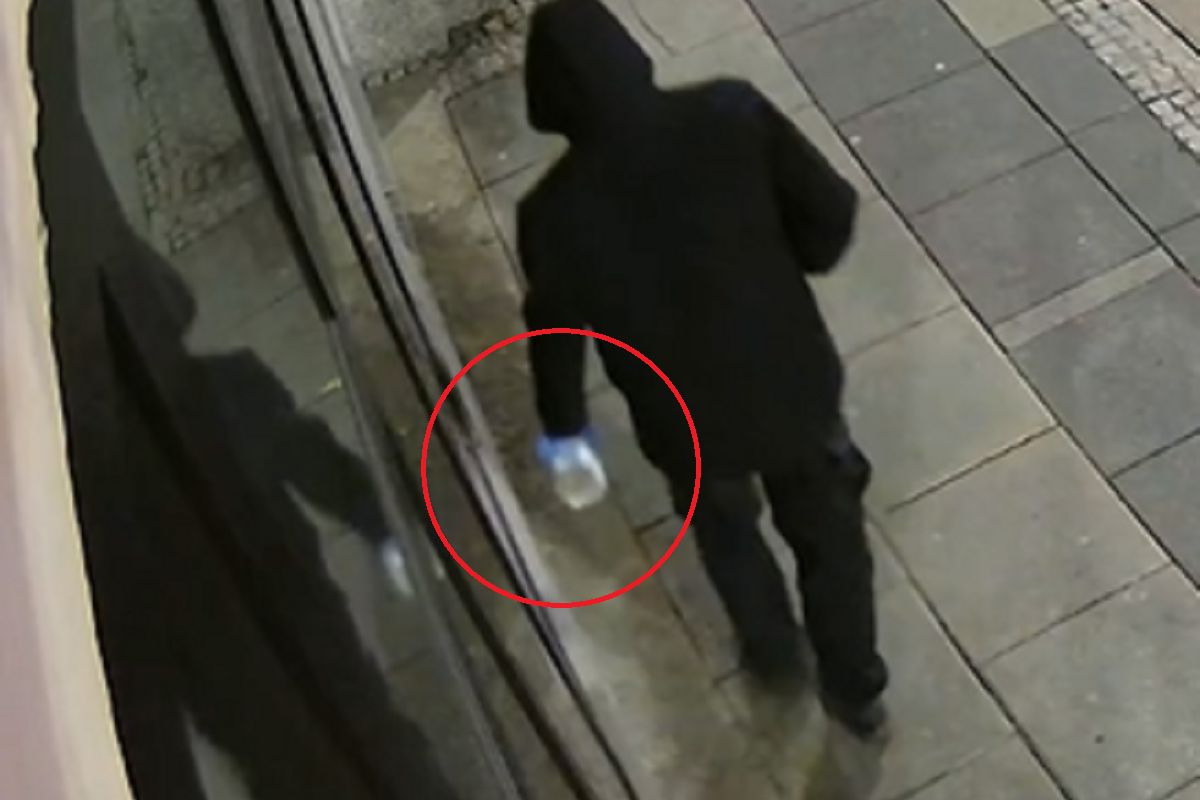 Ojciec i syn w rękach policji. Atak kwasem pod przychodnią aborcyjną