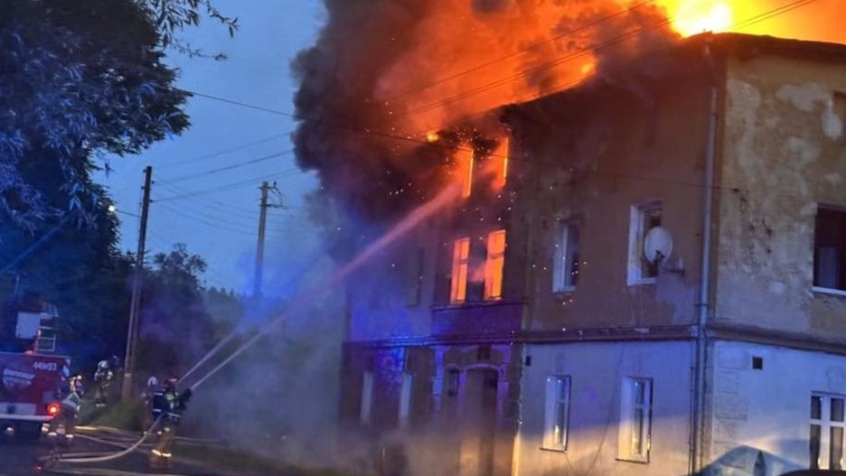  Nocny pożar w Siedmicy na Dolnym Śląsku. 