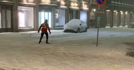 Zima zaatakowała Helsinki. Mieszkańcy przerzucili się z samochodów na narty