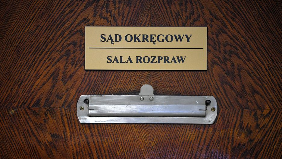 Przemyśl: 17-letni Sebastian zabił mężczyznę siekierą. Pomagała mu nastoletnia Jessika. Rozpoczął się proces nastolatków 