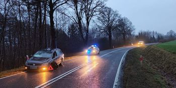 Przyjezierze: Groźna kolizja podczas wyprzedzania ciężarówki na DK20