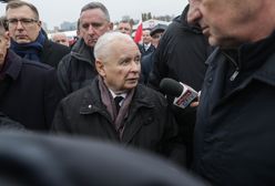 Kaczyński uderzył w Tuska. "Uśmiechnięty premier z popcornem"