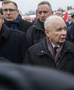 Kaczyński uderzył w Tuska. "Uśmiechnięty premier z popcornem"