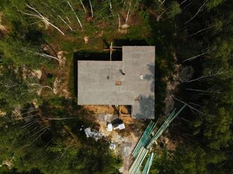 Deweloper chce zbudować zamknięte miasteczko nad jeziorem. Mieszkańcy protestują