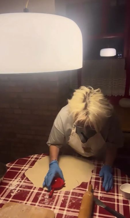 Małgorzata Ostrowska robi pierogi